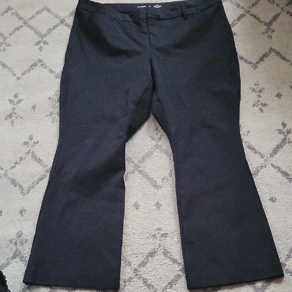 Old Navy High-Rise Pixie Flare Pants - Black